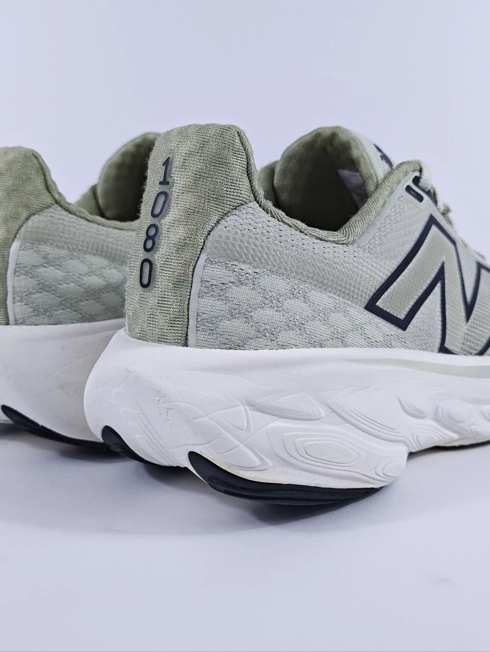 New Balance 1080v14 Womens 9 Wide Max Cushion Road Running Shoes Green White